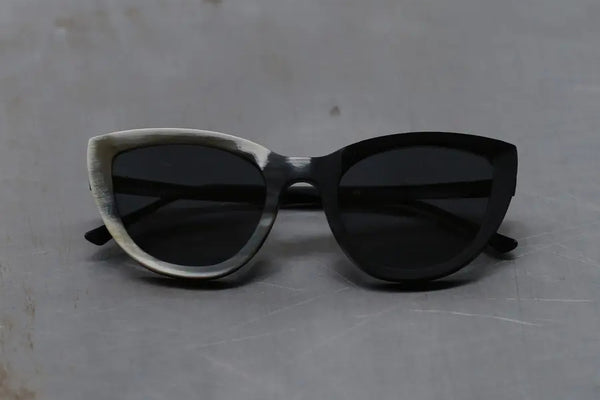 Rigards black and white frosted dark gray glasses RG1057